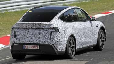 Tesla Model Y Performance - dynamic rear 3/4