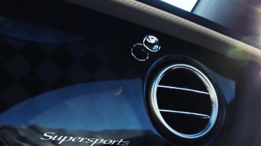 Bentley Continental GT Supersports 2017 - video dashboard wood