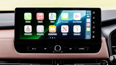 Mitsubishi Outlander PHEV - screen