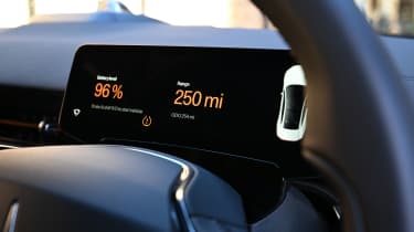 Polestar 5 - instruments