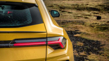 Ice and fire: the Lamborghini Urus in Iceland - pictures 