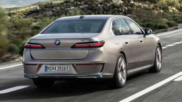 BMW i7 - rear tracking