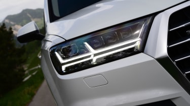 Audi Q7 -lights