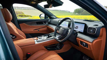 Jaecoo 8 - front seats