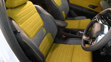 Renault 5 - front seats