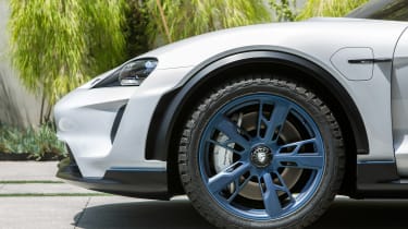 Porsche Mission E Cross Turimso - front wheel