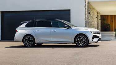 Vauxhall Astra manual - Sports Tourer side