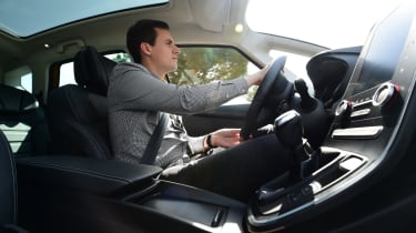 Renault Scenic 2016 - Lawrence driving