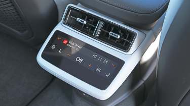 Polestar 4 - rear climate control