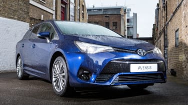Toyota Avensis - front static