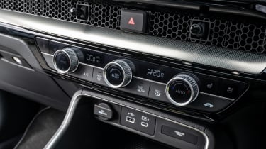 Honda CR-V PHEV - centre console controls
