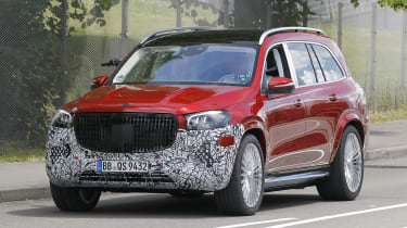 Mercedes-Mayback GLS facelift spyshot (red) - front