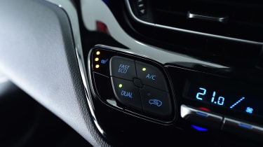Toyota C-HT 1.2 Icon 2017 - dashboard detail