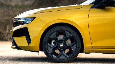Vauxhall Astra facelift - wheel