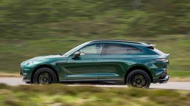 Aston Martin DBX707 - side action