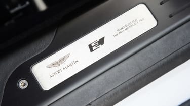 Aston Martin Rapide E - sill