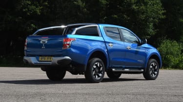 Mitsubishi L200 - rear static