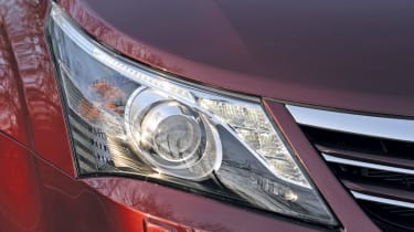 Toyota Avensis Tourer front light