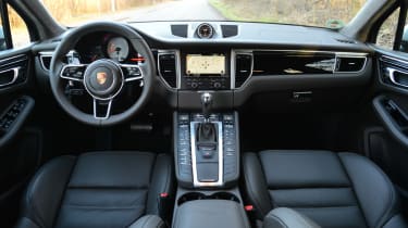 Porsche Macan vs Range Rover Evoque interior (Macan)