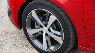 Peugeot 308 SW estate wheel