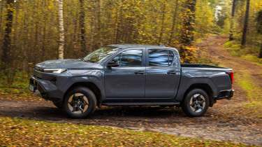 Toyota Hilux - side off-road