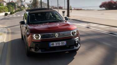 Renault 4 Plein Sud - front tracking
