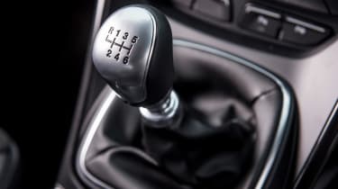 Ford Kuga 2017 - gear stick