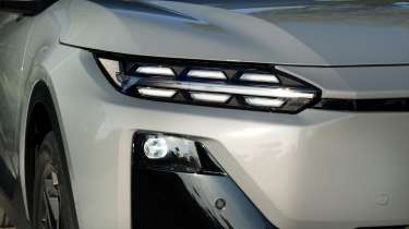 Subaru Uncharted - front light