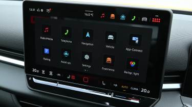 New Volkswagen T-Roc 2026 - infotainment screen 