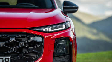 Audi Q3 - front light