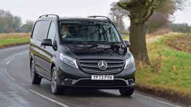 Mercedes Vito Crew Van 119 CDI Premium Night Edition - front cornering