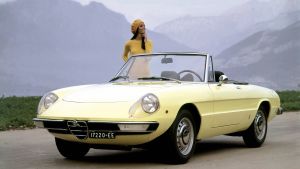 Alfa Romeo Spider - front with model
