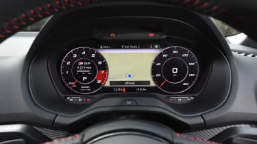 Audi SQ2 - dials