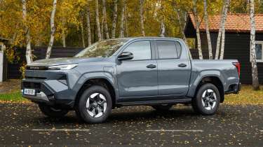 Toyota Hilux - front static
