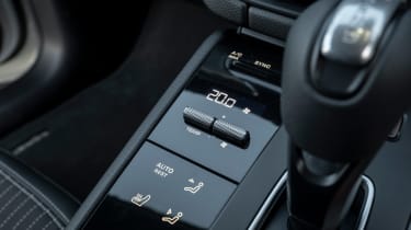 Porsche Macan T - climate controls