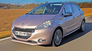 Peugeot 208 e-HDi front tracking