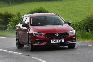 Vauxhall Insignia Sports Tourer Elite Nav - front action