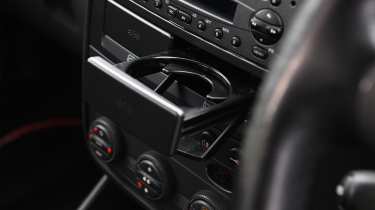 Alfa Romeo 147 GTA - cup holder