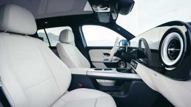 Mercedes GLB - front seats