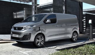 Peugeot e-Expert - front 