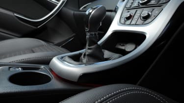 Vauxhall Astra GTC gear lever