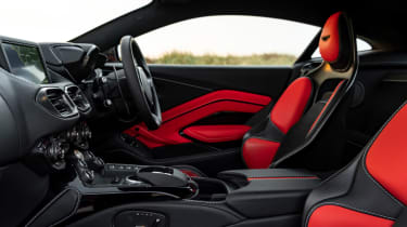 Aston Martin V12 Vantage - seats