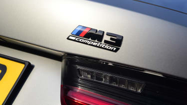 Audi RS 4 Avant vs BMW M3 Touring - BMW rear tail light 