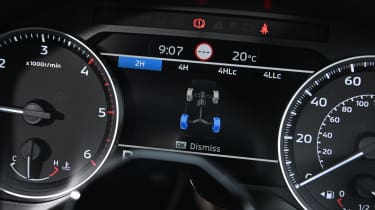 Mitsubishi L200 - driver's display