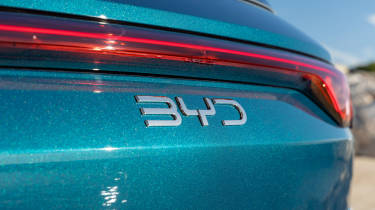BYD Atto 2 DM-i - BYD badge