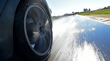 Tyre wet testing