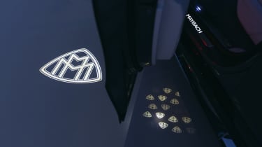 Mercedes-Maybach GLS - puddle lights