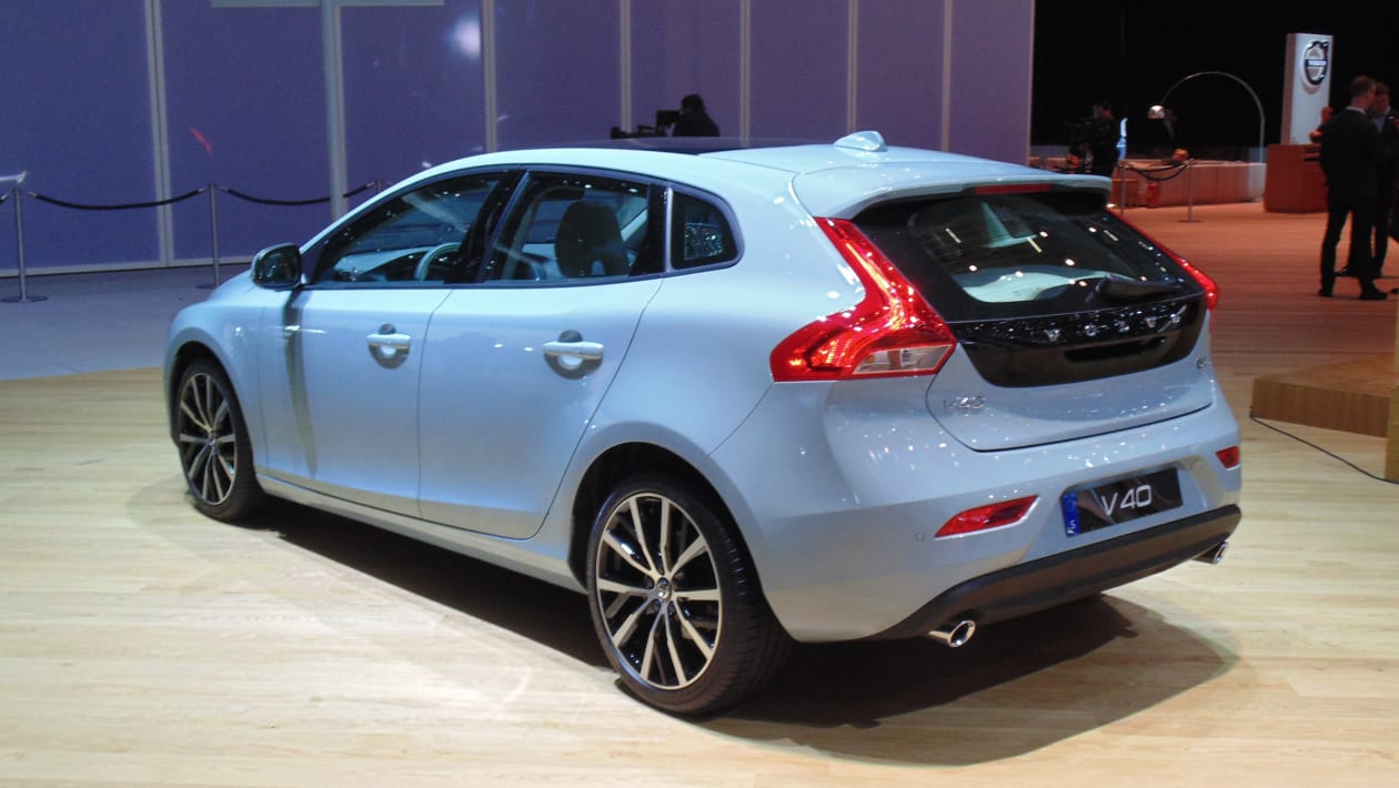 Volvo V40 2016 facelift - pictures | Auto Express