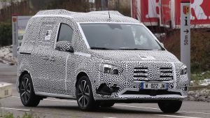 Mercedes%20T-Class%20spyshots-2.jpg