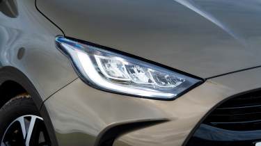 Toyota Yaris vs Renault Clio E-Tech - Toyota Yaris front headlight 
